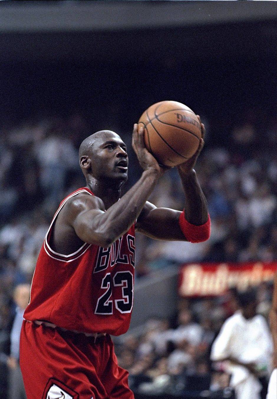 NBA历史上的今天：乔丹再次破纪录荣登得分王巅峰的简单介绍
